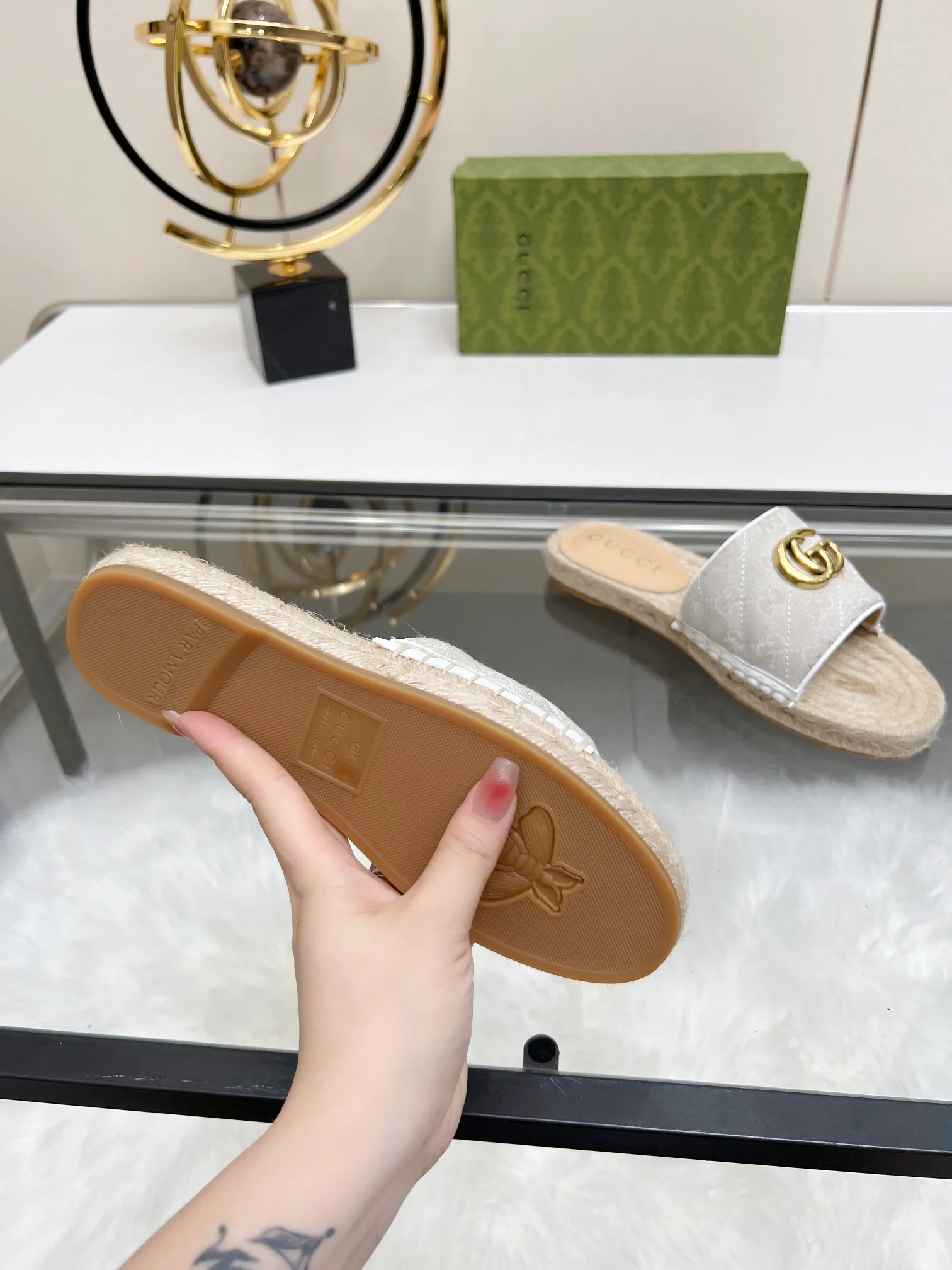👟👟Ex-factory price 320👟👟 Gucci slippers fisherman shoes new color Injection molded one-piece straw bottom, high-end quality Fabric: Double G imported fabric Lining: sheepskin lining Code number: 35~42 Fabric styles include apricot, floral, pink, black, blue, burgundy, champagne, green, orange, cyan, starry sky, more than 30 colors to choose from, many colors to be updated in the future ,,,,,,,,